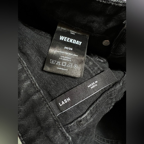 Weekday tapered black mom jeans - Picture 3 of 4